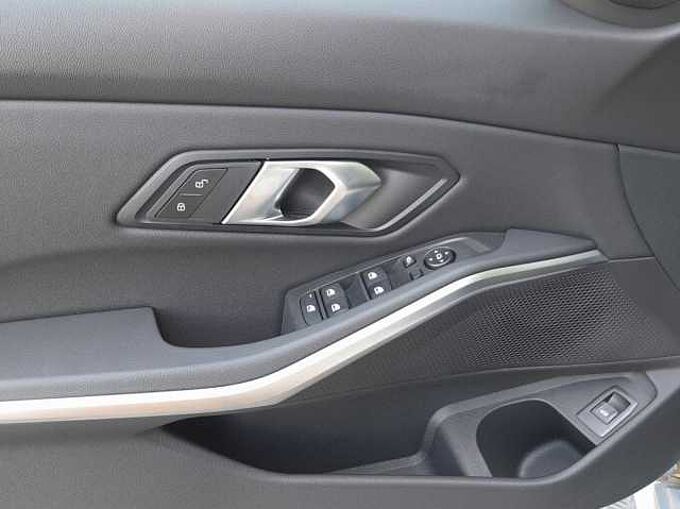 BMW 320d xDrive Touring M-Sportpaket | AHK | Pano