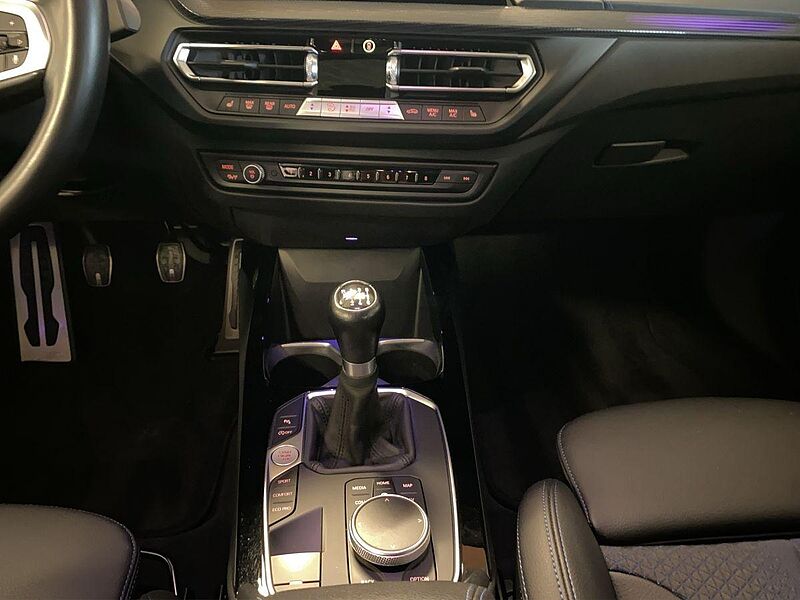 BMW 218i Gran Coupé I M Sport I HUD I PANORAMA I NAVI I LED I