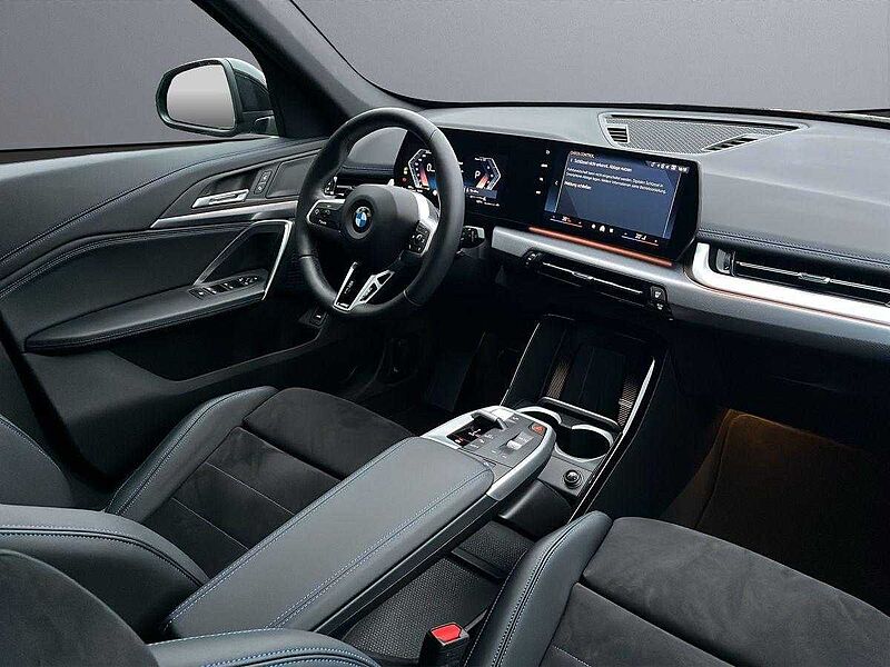 BMW X1 sDrive18i M-SPORT | AHK | PANO |