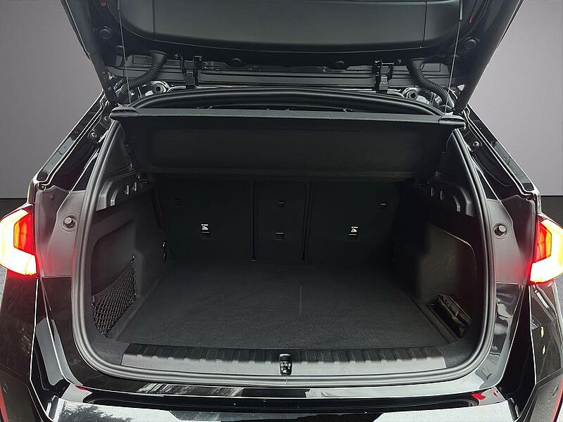 BMW X1 sDrive18i M-SPORT | AHK | PANO |