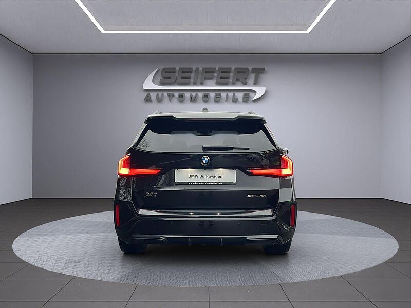 BMW X1 sDrive18i M-SPORT | AHK | PANO |