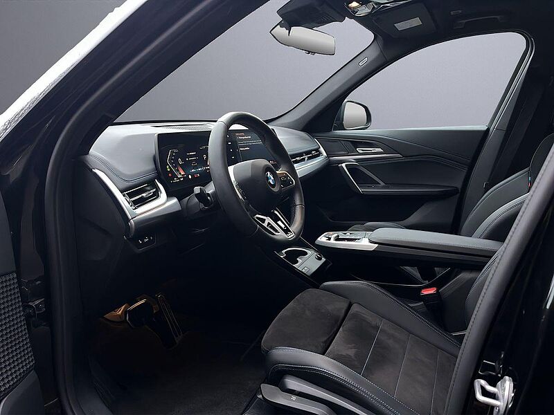 BMW X1 sDrive18i M-SPORT | AHK | PANO |