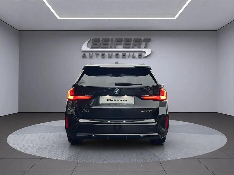 BMW X1 sDrive18i | M-SPORT | AHK | Pano